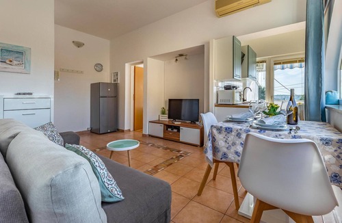 Pomer Apartment | Amazing apartment in Banjole with swimming pool