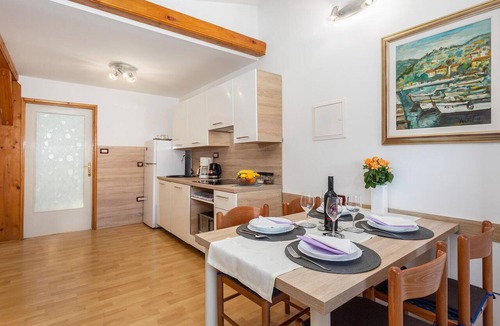 Sarsoni Apartment | Amazing apartment in Drazice with WiFi