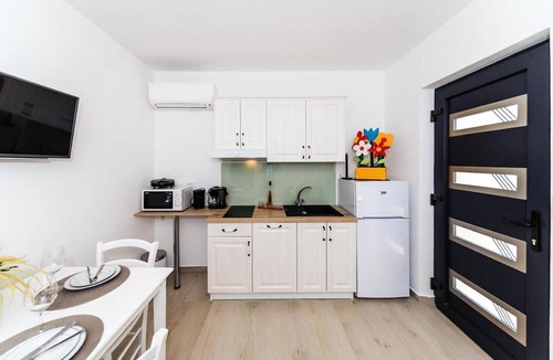 Ika Apartment | Amazing apartment in Ika with swimming pool