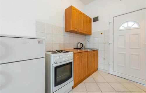 Kustici Apartment | Amazing Apartment In Kustici With House Sea View