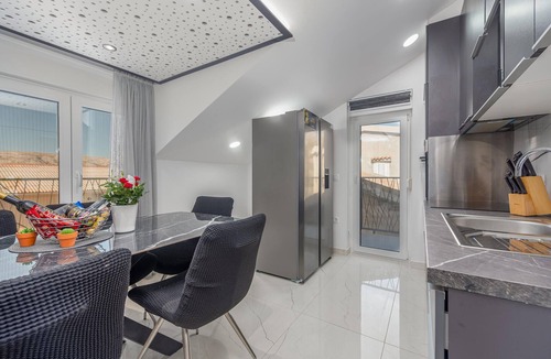 Metajna Apartment | Amazing apartment in Metajna with house sea view