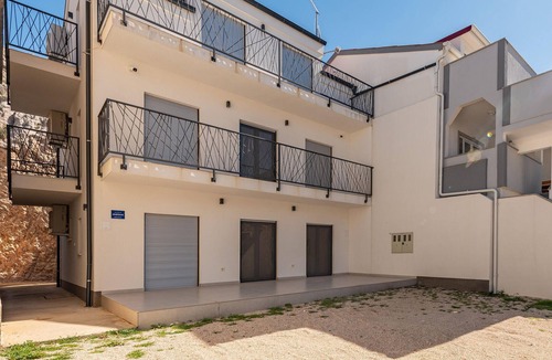 Metajna Apartment | Amazing apartment in Metajna with house sea view