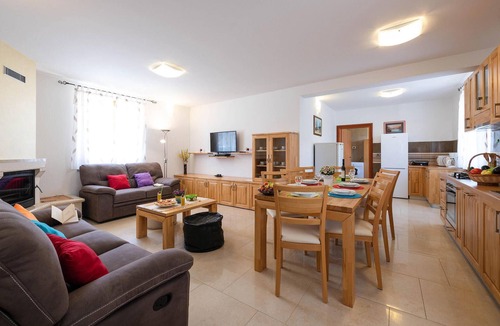 Gajana House | Amazing home in Hr-52215 Vodnjan
