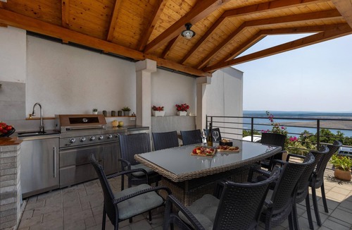 Smrika House | Amazing home in Grmani