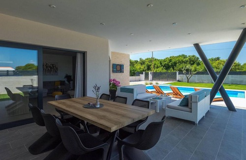Mali Vareski House | Amazing home in Krnica