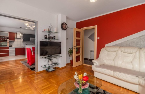 Lic House | Amazing home in Lic with WiFi