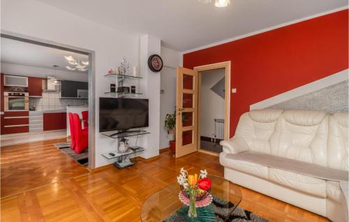 Lic House | Amazing Home In Lic With Wifi