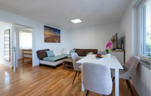 Peruski House | Amazing Home In Peruski