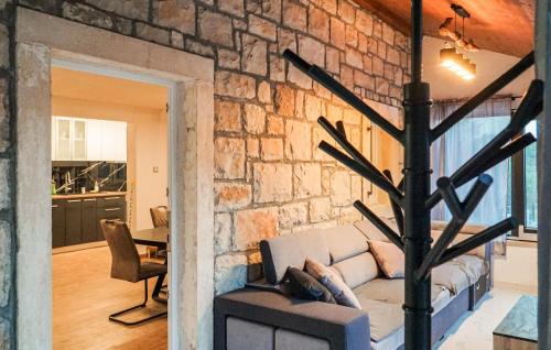 Splitska House | Amazing Home In Postira