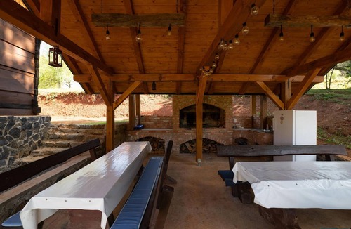 Ribnik House | Amazing home in Veselici with sauna