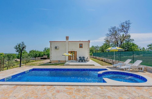 Zminj House | Amazing home in Zminj