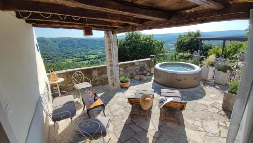 Grabri Apartment | Amazing STUDIO CASA FERMEGLIA with private jacuzzie and perfect panoramic view