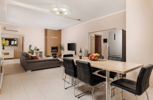 Galizana Villa | Amazing Villa Lorraine with a private pool and big garden for enjoyable gateway