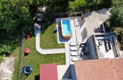 Martinski Apartment | apartman Goga with pool and jacuzzi