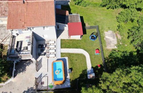 Martinski Apartment | apartman Goga with pool and jacuzzi