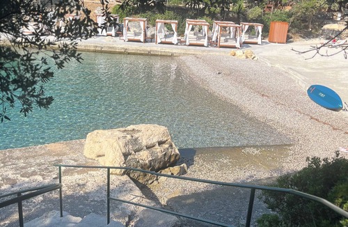 Kampor Apartment | Apartman s predinom terasom s pogledom na more