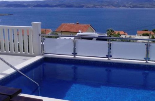 Dugi Rat Apartment | Apartmani Cihorich - Two Bedroom Apartment with Pool