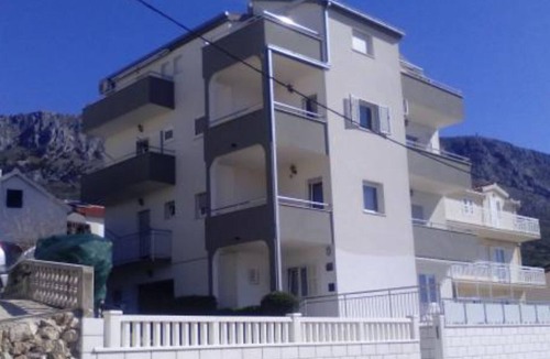 Dugi Rat Apartment | Apartmani Cihorich - Two Bedroom Apartment with Pool