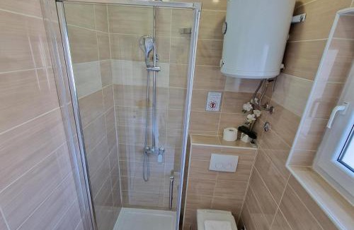 Selce Apartment | Apartmani Studio Sleeps 2 -Parking -Private Garden