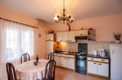 Stomorska Apartment | Apartments Mari (102711-A1) - Stomorska - island Solta