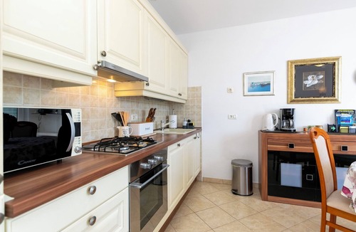Stomorska Apartment | Apartments Sonja (10515-A3) - Stomorska - island Solta