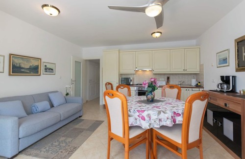 Stomorska Apartment | Apartments Sonja (10515-A3) - Stomorska - island Solta
