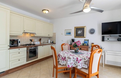 Stomorska Apartment | Apartments Sonja (10515-A3) - Stomorska - island Solta