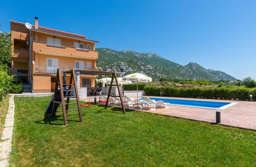 Omis Villa | Apartment ALFI, Omiš - Ostrvica