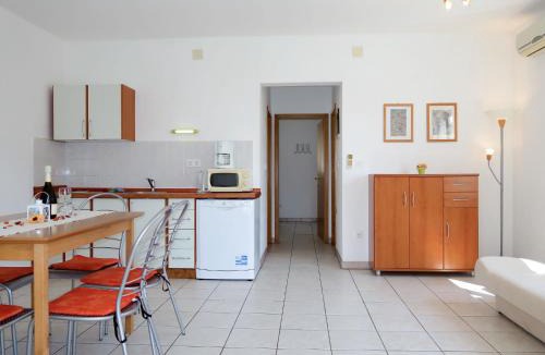 Barbat na Rabu Apartment | Apartment Andrea-3 by Interhome