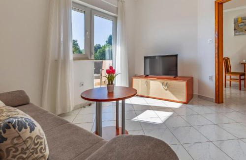 Banjole Apartment | Apartment Apartment Rok 6 by Interhome