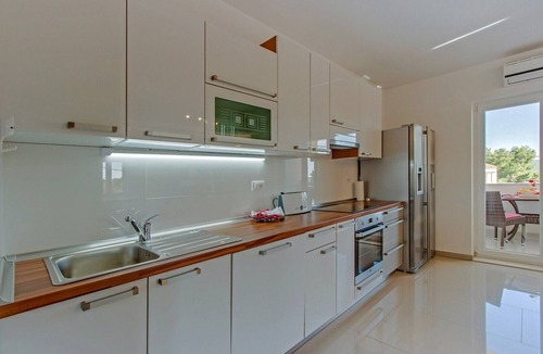 Nerezine Apartment | Apartment CLAIRE with large heated pool (50m2) and sea view in a quiet location in Nerezine on the island of Lošinj