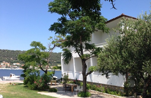 Supetarska Draga Apartment | Apartment Coastal home - 10 m from the sea: A2(2) - Supetarska Draga, Island Rab, Croatia