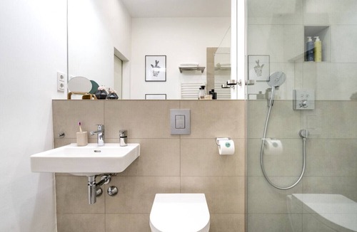 Mitte Apartment | Apartment (150sqm) with 3 Bedrooms & Balcony