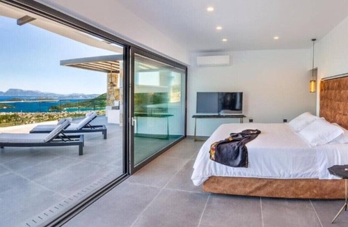 Nidri Apartment | Apartment "Desun Suites Golden" with Shared Pool, Sea View and Wi-Fi