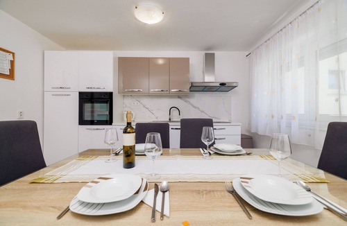 Veljun Primorski Apartment | Apartment Dijana (62512-A1) - Senj