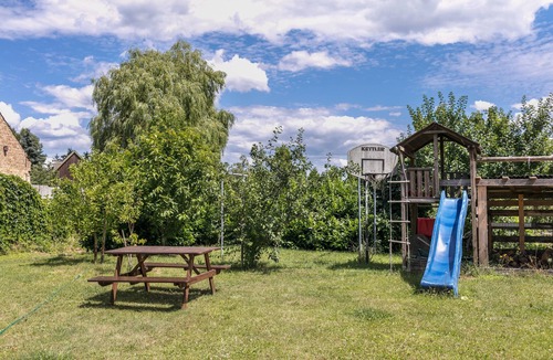 Klosterheide Apartment | Apartment 'Ferienwohnung Mit Großem Garten' with Shared Terrace, Shared Garden and Wi-Fi