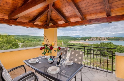 Soline House | Apartment for 5 persons approx. 60 qm in Soline, Kvarner Bay (Krk)