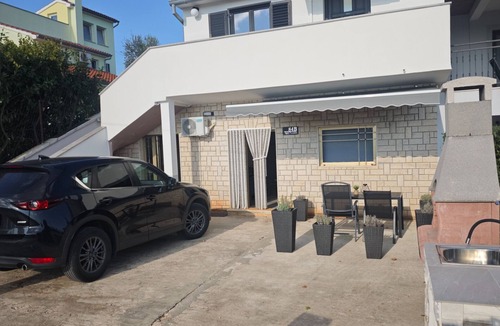 Mali Vareski Apartment | Apartment Fuzalo · Relax & BBQ by Villas Guide