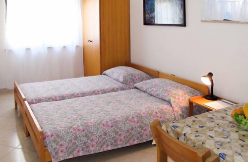 Vinkuran Apartment | Apartment Hula (PUL250) in Pula - 2 persons, 1 bedrooms
