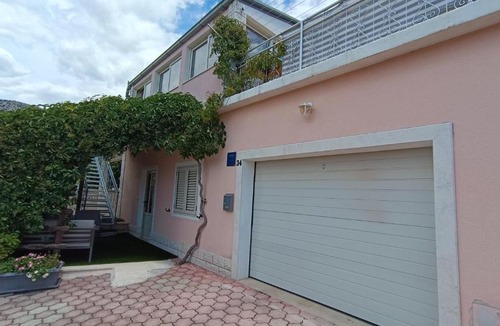 Seget Vranjica Apartment | Apartment Igralište Mirakul