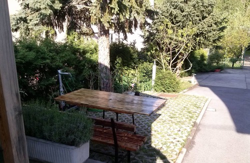 Zagreb House | Apartment II For Holidays Surrounded With A Garden (FREE WI-FI & FREE PARKING)