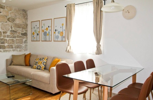 Borak Apartment | Apartment in a traditional stone house, in the historic center of Omis