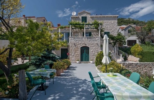 Bol Apartment | Apartment in Bol with Terrace, Air condition, WIFI, Dishwasher (3758-1)