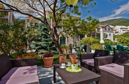 Bol Apartment | Apartment in Bol with Terrace, Air condition, WIFI, Dishwasher (3758-1)