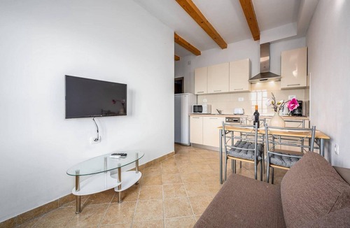 Drenje Apartment | Apartment in Drenje with Stunning Sea View