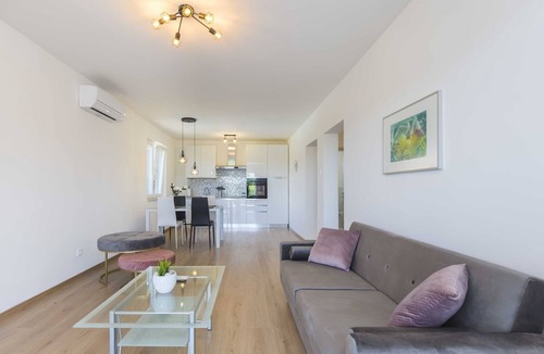 Ripenda Verbanci Apartment | Apartment in Labin with Pool & Beach Nearby