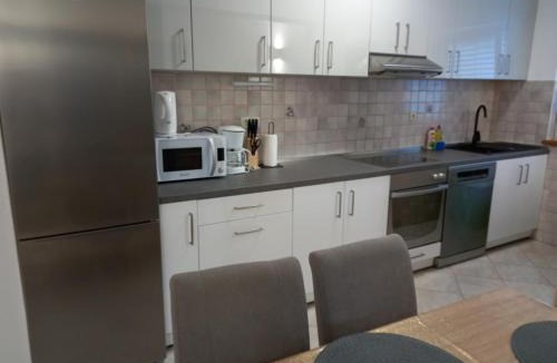 Kampor Apartment | Apartment in Kampor with sea view, terrace, air conditioning, Wi-Fi (4610-5)