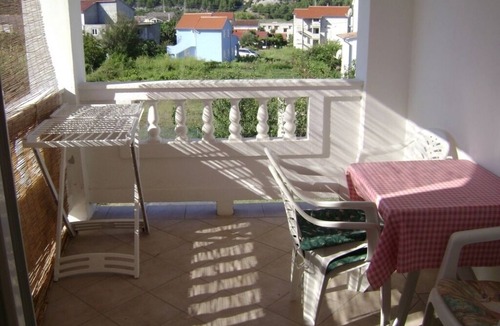 Lopar Apartment | Apartment in Lopar with Terrace, Air condition, WIFI (568-2)