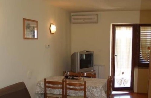 Ciritez Apartment | Apartment in Roč with Terrace, Air condition, WIFI, Washing machine (4194-1)