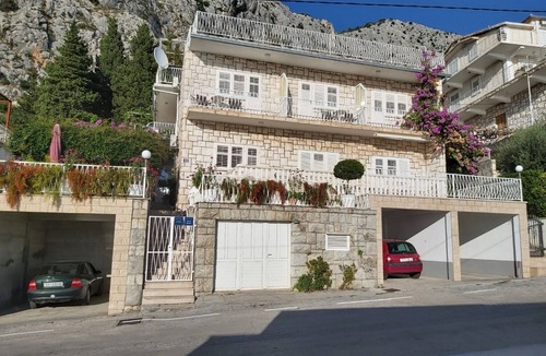Borak Apartment | Apartment Ivan - with parking : A2(2) bungalov - Omis, Riviera Omis, Croatia